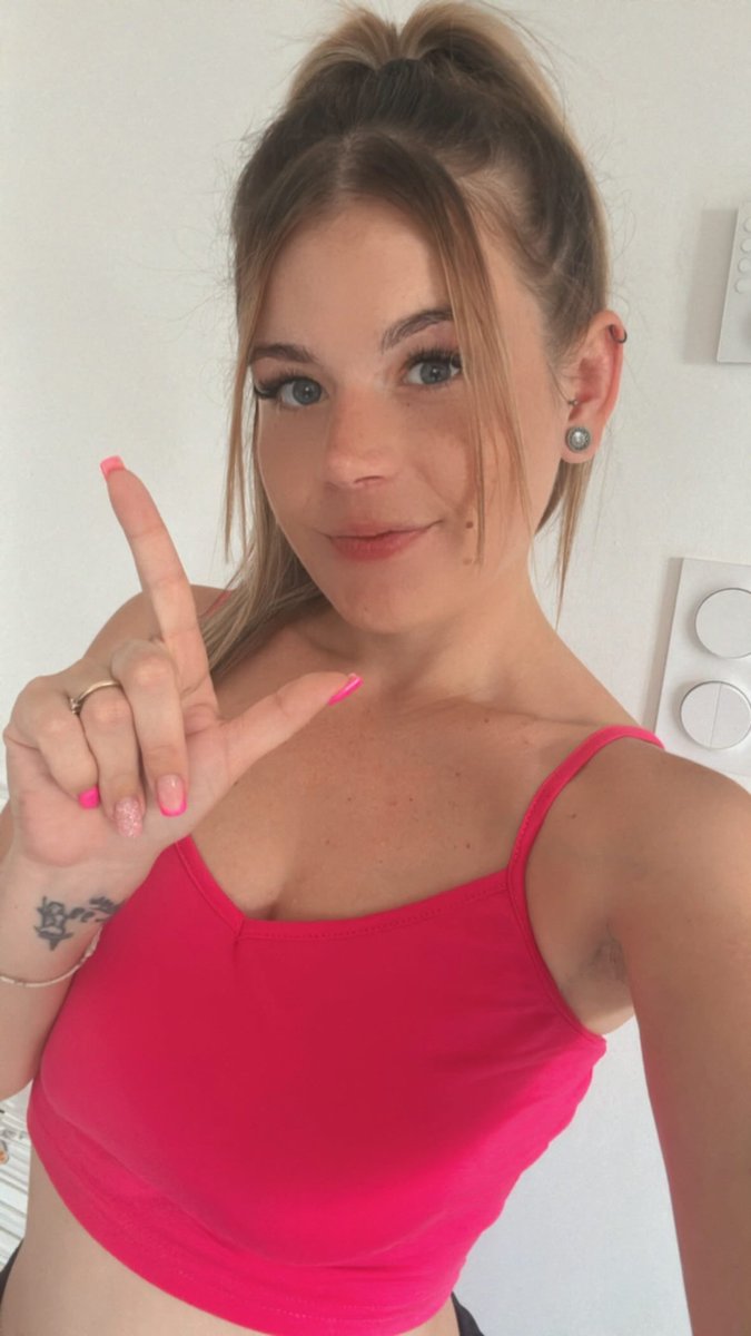 duvertmiiiiaaa's tweet photo. Ce soir ça sera une belle séance de détente 😘😍😍 https://t.co/KTkHv8e8wJ