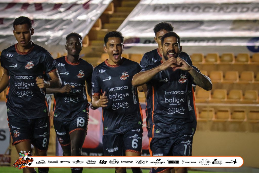 AlebrijesOaxaca's tweet photo. 📸🔥| Las imágenes de nuestra victoria 1-0 🆚 @TepatitlanFC con gol de Andrey Andrade, correspondiente a la jornada 4 de la @LigaMXExpansion 

#LaPasiónPermanece🖤🧡 https://t.co/eSqom8HC0S