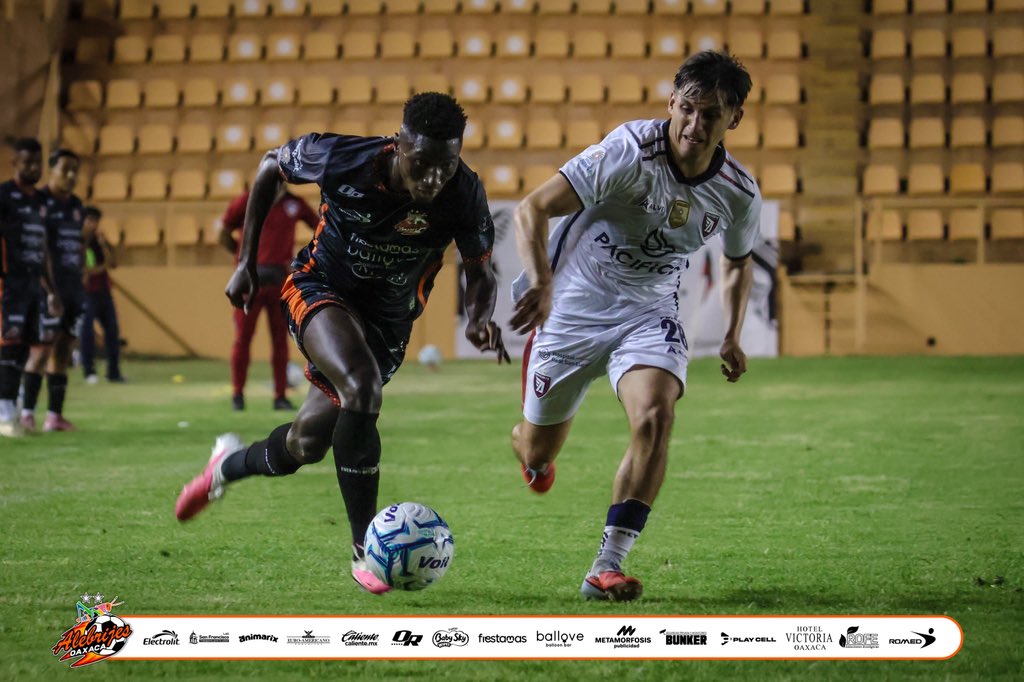AlebrijesOaxaca's tweet photo. 📸🔥| Las imágenes de nuestra victoria 1-0 🆚 @TepatitlanFC con gol de Andrey Andrade, correspondiente a la jornada 4 de la @LigaMXExpansion 

#LaPasiónPermanece🖤🧡 https://t.co/eSqom8HC0S