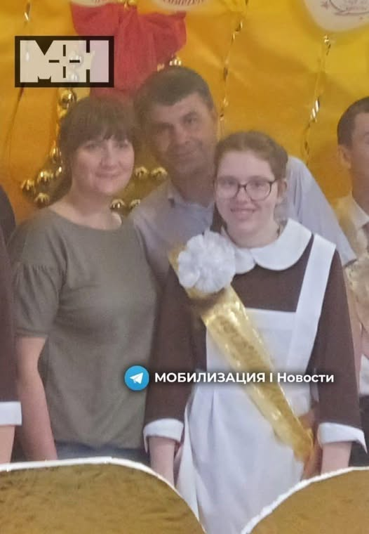 gozefinagold's tweet photo. Силовики штурмом взяли дом в пензенском селе и расстреляли из травмата семью с дочерью-инвалидом, чтобы забрать мужчину.
О вопиющем беспределе сообщила жительница села Башмаково, где отловщики с помощью чиновников администрации активно охотятся на мужчин.⬇️ https://t.co/z33m4wa6gZ