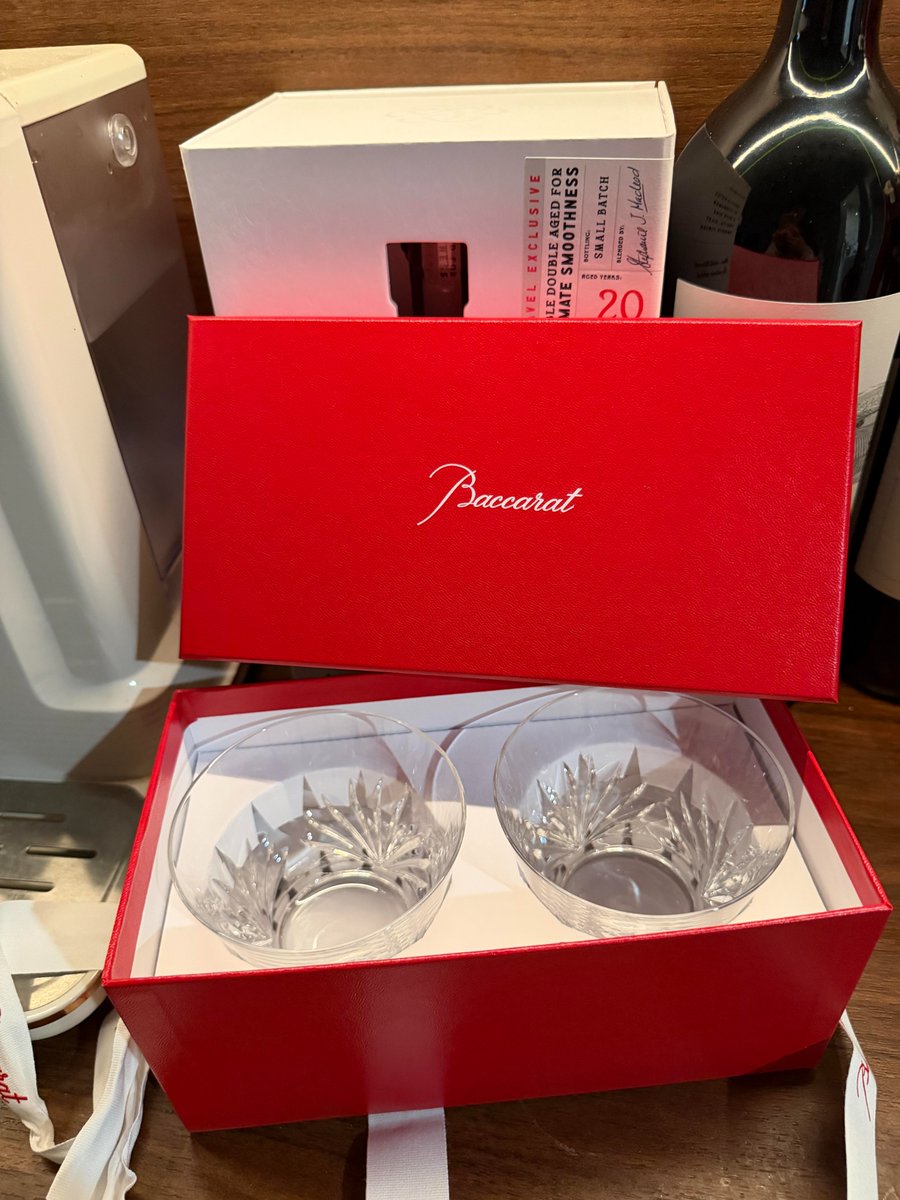 _cd_Christine's tweet photo. I have to say, this crystal glass is really beautiful! https://t.co/e1SYIaK1Fo