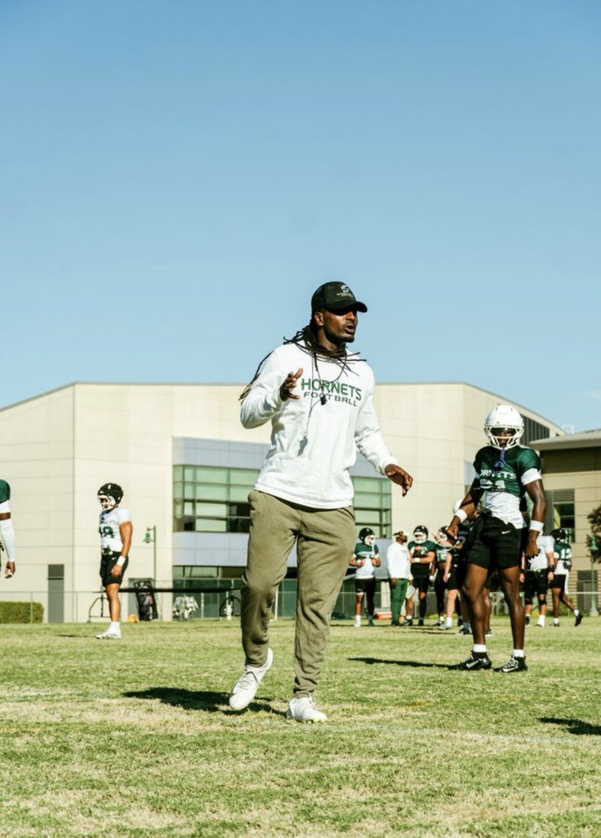 Nique2Coach's tweet photo. What’s done in the dark will eventually come to light ! #Greenline #ProveIt #BigStingersUp 🐝☝🏾 https://t.co/ycYXuLsJKE