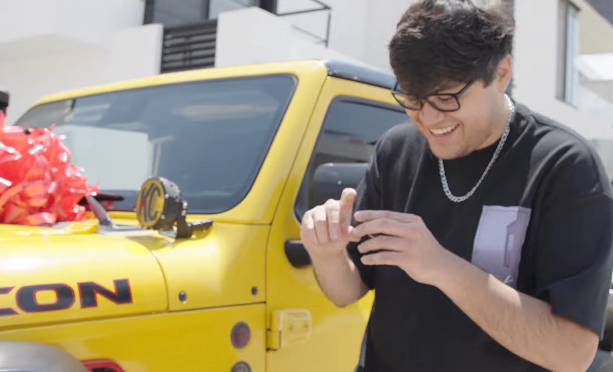 Arisefied's tweet photo. Mi intuición no fallaba y yo decía que la oportunidad tenía que ver algo con MrBeast. 🤯
 
Que increíble por @aldogeotv , muchas felicidades. Te lo mereces papu.🤗🎉 https://t.co/0G4mvwfwcg