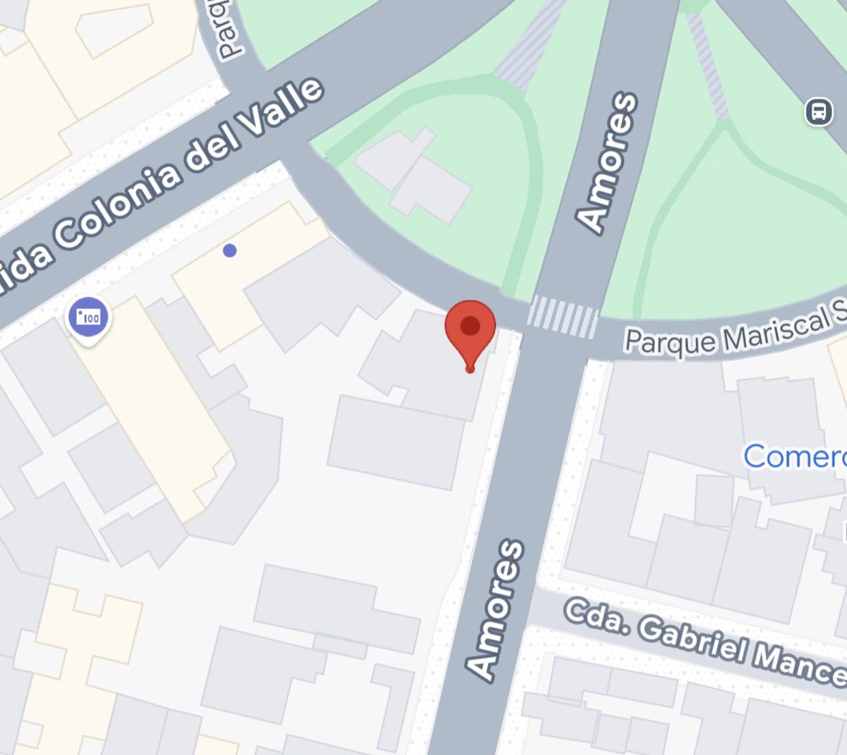 JaimeCerdio's tweet photo. Hola, @AccionesBJ @BJAlcaldia, 

Desde hace varios días permanecen sobre la calle Amores en la Glorieta #MariscalSucre de la colonia #DelValleNorte ramas y residuos derivados de la poda de árboles, situación que ha sido reportada por vecinas y vecinos.

Solicitamos su apoyo para realizar el retiro y limpieza de la zona.

Muchas gracias por su atención.