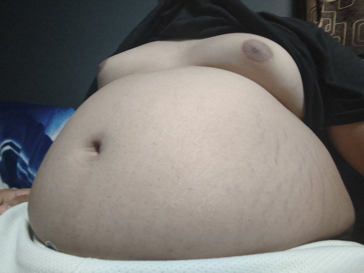 MartyHotDog's tweet photo. Que esta debajo de la panza?...
Un sticker! https://t.co/k0AwP2XQVA