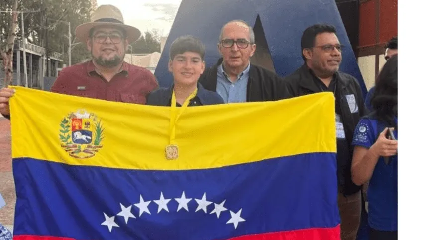 ReporteYa's tweet photo. #15Ago #Venezuela #Educación #Matemáticas
El venezolano Luis Enrique García González, de 14 años, ganó la medalla de oro en la Olimpiada de Matemáticas de Centroamérica y el Caribe, en México, con 41 de 42 puntos, el mayor resultado de la competencia. – El Diario https://t.co/xPEqHNWSDR