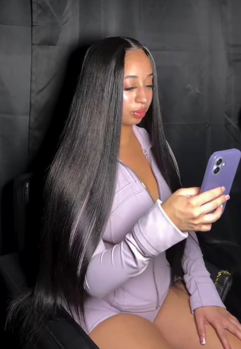 Plsdontdeportme's tweet photo. She getting her money’s worth off that lil outfit 😭 https://t.co/8Rz2mVe5G9