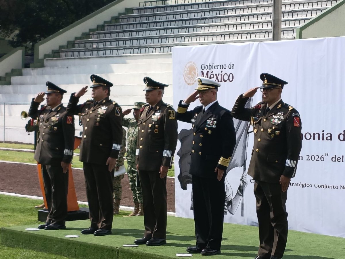 Channel1LA's tweet photo. Gral. Brgda.E.M. Luis Antonio Pantoja Hinojosa Preside Ceremonia de “Apertura del 2/o. Escalón 2026” del Servicio Militar Nacional, en el Estadio de Futbol Americano “General Joaquín Amaro” al interior del Campo Militar No. 1-A #DEFENSA info Artemio Acosta https://t.co/IWbx4W2ikD