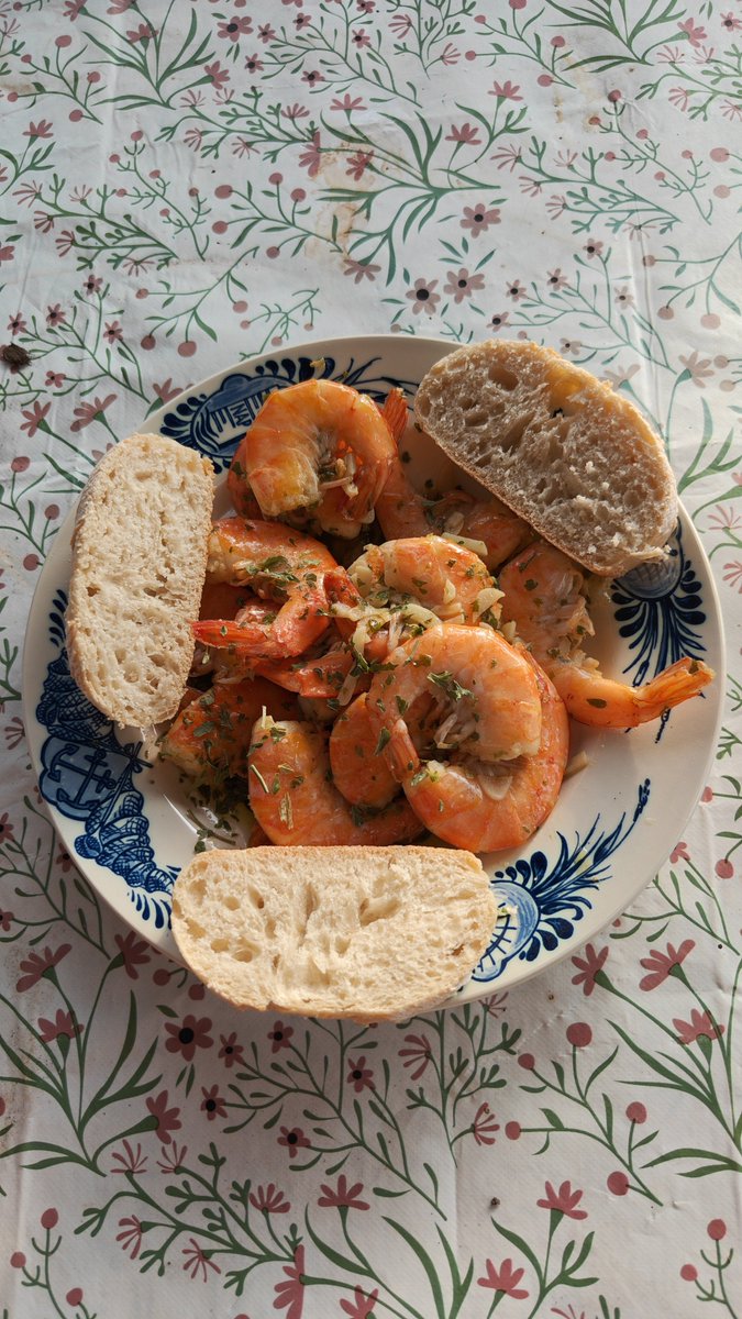 WendyWeel's tweet photo. We hebben de vakantie heerlijk afgesloten in onze veranda met zijn drietjes 💕

#Spanje #Tapas #GranCanaria #25jaarGetrouwd #30augustus https://t.co/uaV3oLqDSB