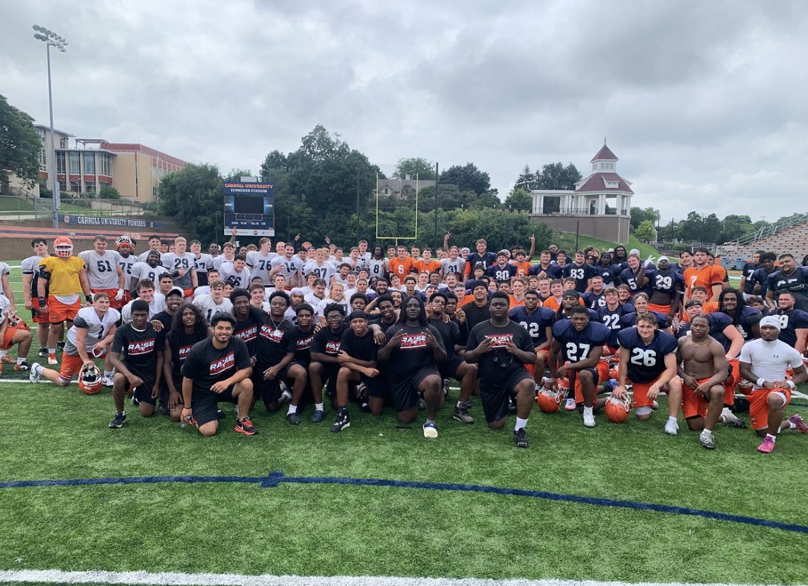 JessePrice2027's tweet photo. Good day at Carroll! Building relationships and taking another step toward the next level. Thanks for having us @TimSNel53 @CoachHolleyCU 💯 https://t.co/E4J2QAaCMH