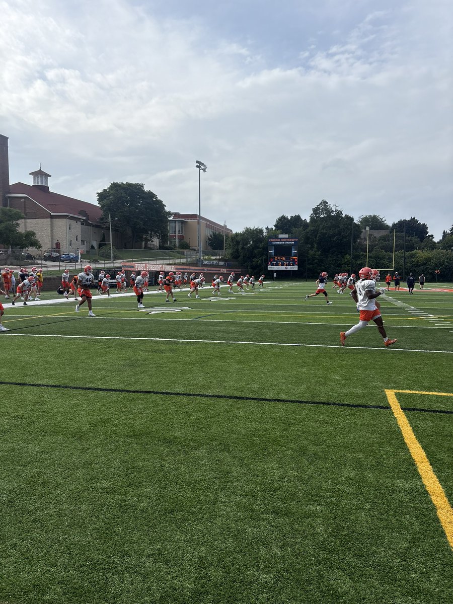 JessePrice2027's tweet photo. Good day at Carroll! Building relationships and taking another step toward the next level. Thanks for having us @TimSNel53 @CoachHolleyCU 💯 https://t.co/E4J2QAaCMH