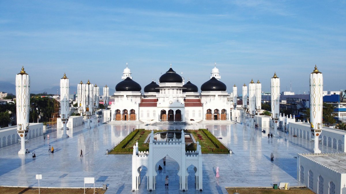 aryableng's tweet photo. Masjid itu tempat beribadah umat Islam apalagi kita tau Aceh ni dengan julukan serambi Mekkah bahkan mereka menjalankan hukum syari'at. Tapi lihat sekarang, dia lupa tempat yang mana seharusnya di peruntukan hanya untuk Penghambaan, Rahman, dan Rahim. https://t.co/iLlQOprFGX