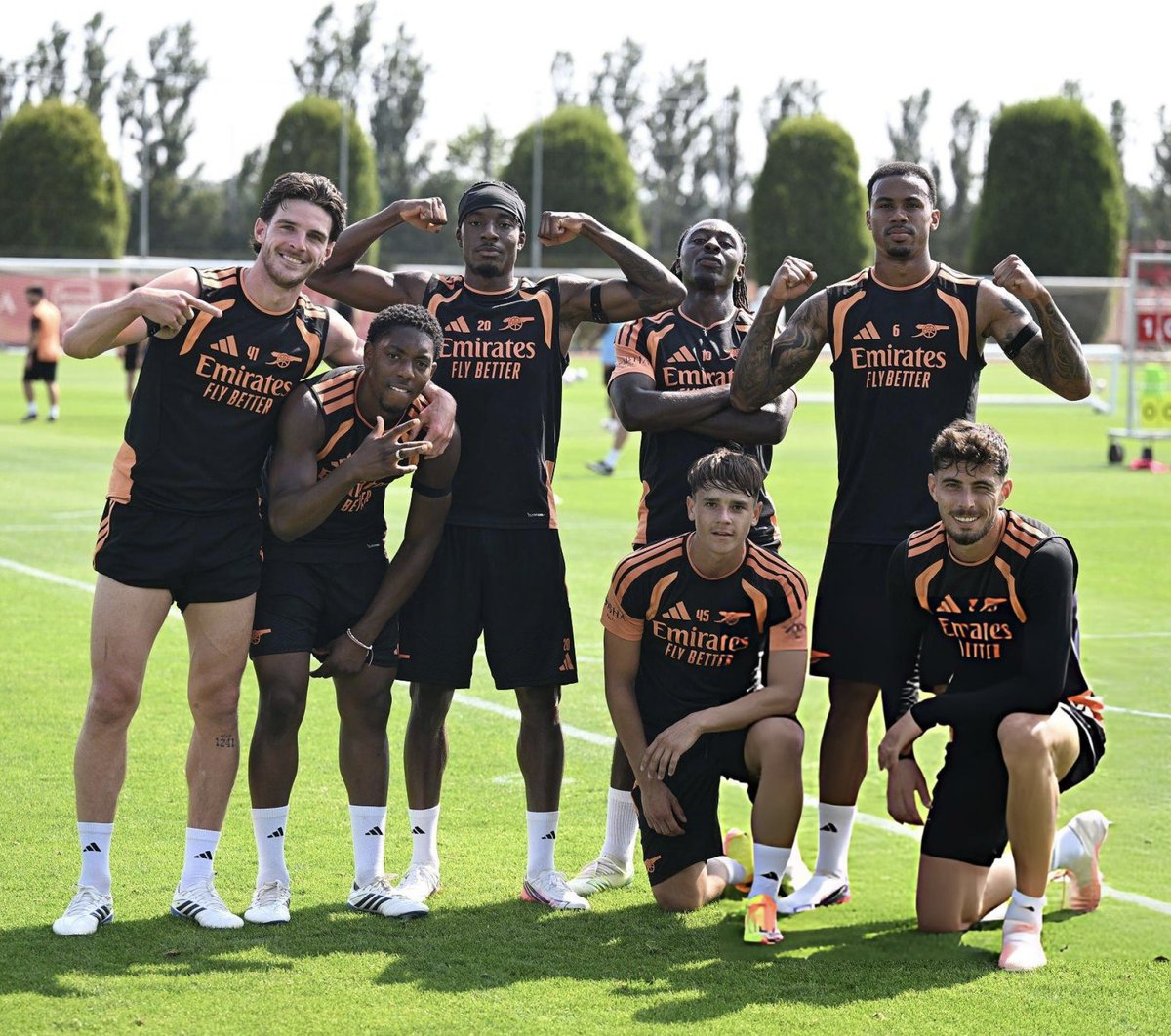 afcstuff's tweet photo. Winning team in Arsenal training today. ✅😅 https://t.co/OvsWy8qlnt