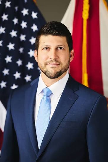 AmyMek's tweet photo. 🚨MAJOR VICTORY, FLORIDA 🇺🇸

After my team at @RAIRFoundation exposed Orlando Airport's taxpayer-funded mini-mosque (gender-segregated Islamic prayer rooms with wudu stations, qibla markers, shoe racks — the full setup), our HERO Attorney General @AGJamesUthmeier investigated and SHUT IT DOWN.

The airport just confirmed: the facilities have been REMOVED.

Only a real interfaith chapel remains.

THIS is what real action looks like.

Red-state Florida should be celebrating.

Every conservative AG in America needs to follow his lead.

Next: those operational wudu stations in Dallas & Houston.

Time to go.