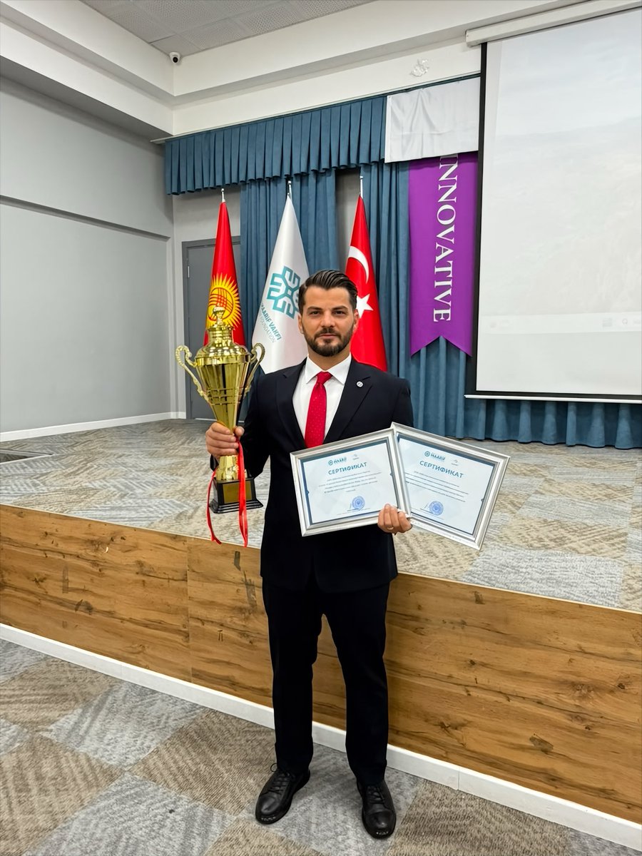 sametkukal's tweet photo. 2025–2026 eğitim-öğretim yılı kapsamında Türkiye Maarif Vakfı ve Sapat Uluslararası Eğitim Kurumları bünyesinde Kırgızistan’da düzenlenen “Yılın En İyi Lisesi” Ödül Töreni’nde;

🏆 İdari İşler Kategorisinde Yılın En İyi Lisesi
🥉 Eğitim Başarısı Kategorisinde 3.’lük

ödüllerine layık görülmenin gururunu yaşadık.

Bu güzel neticede emeği bulunan herkese gönülden teşekkür ediyorum. Rabbimize hamdolsun; başarılarımız daim, yolumuz hayırlı olsun. 🇹🇷🇰🇬