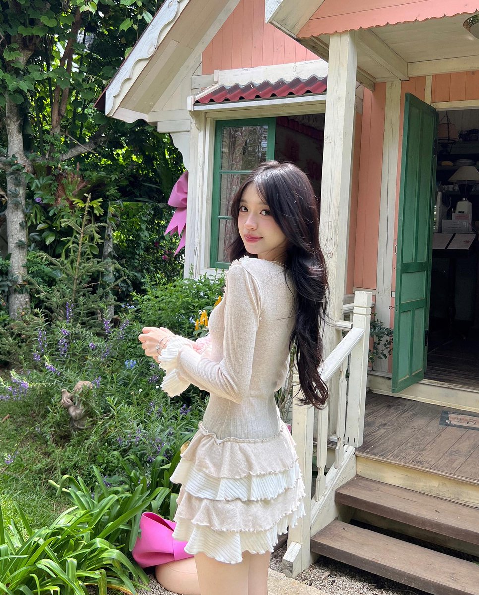 K_Der_Prozess's tweet photo. Top of the morning! 🚀 You should know that the world is a better place with you in it—go shine today! 🌸
SNrK https://t.co/isK8B3YRdJ