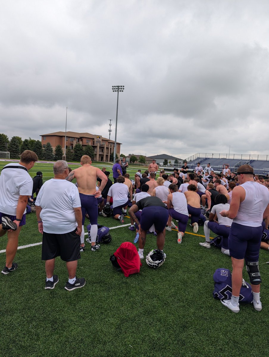 USFCooTailgate's tweet photo. What a great day at @USFCougarsFB practice today! https://t.co/SdhYgxU5qK