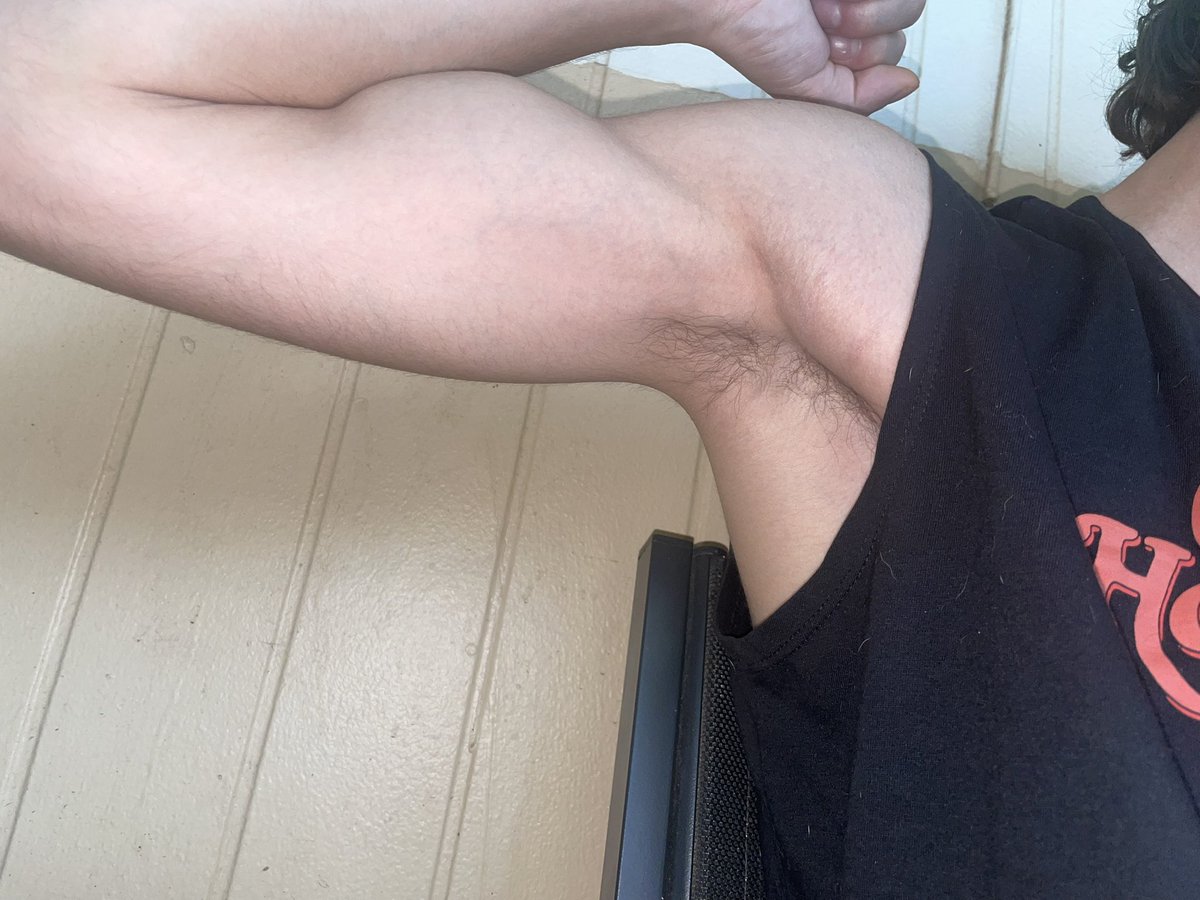 barefootblazee's tweet photo. Hairy pits for the scent lovers 😈 Feet are still the main course 👣 https://t.co/fNaYgGwOfk