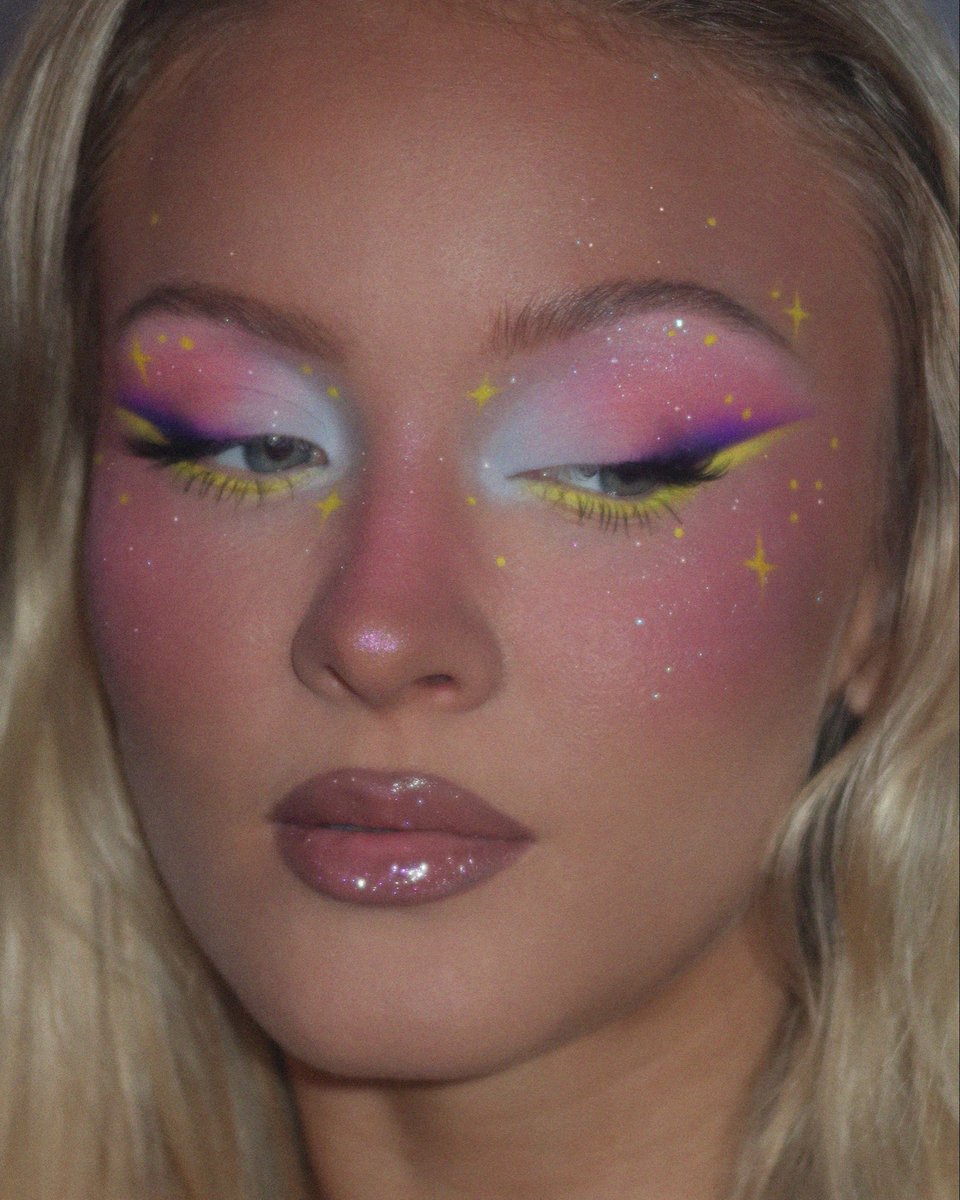 zarascupcake's tweet photo. These makeup looks are crazy Sophia Sinot the legend you are https://t.co/NP5H8GWI9v