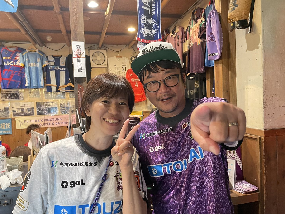 edabafujieda's tweet photo. 【藤枝市場】姉御・美穂です!!!
(*ﾟ▽ﾟ*)♡大好きな御夫婦が来てくれた♡
#藤枝MYFC #いわきFC 
#ムキムキチャチャチャ2627 
#藤枝市場 #エダバ
#サッカー居酒屋
#サポーターを応援する居酒屋
...🙂‍↕️
また一緒に 
アウェイへ行けますように٩(^‿^)۶💜 https://t.co/oGT9kSSxv3