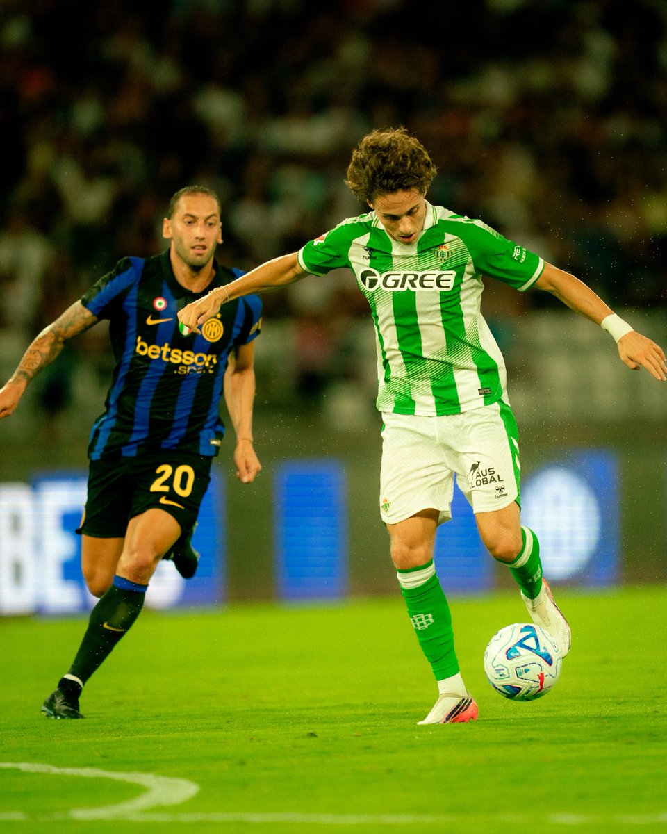 RealBetis's tweet photo. 60' | ¡Seguimos intentando romper la igualada!
⚫️🔵 0-0 💚🤍
#DíaDeBetis #InterRealBetis https://t.co/lh49ciFJ96