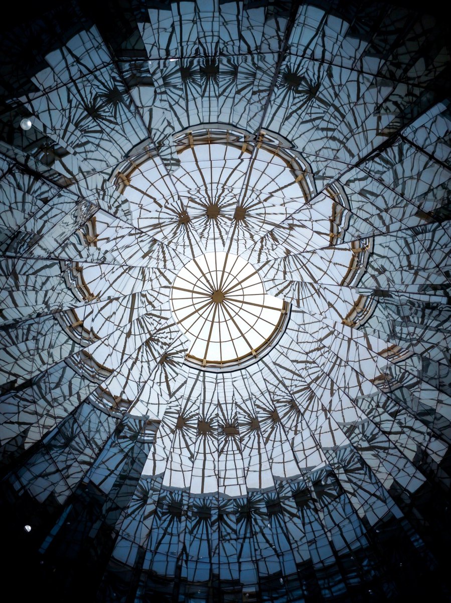 t73678855's tweet photo. Must-watch this weekend: the mind-bending sci-fi thriller Dimensional Fracture! Stunning visuals u0026 non-stop twists will keep you on the edge of your seat. Don’t miss it! https://t.co/S1CLurFJnF