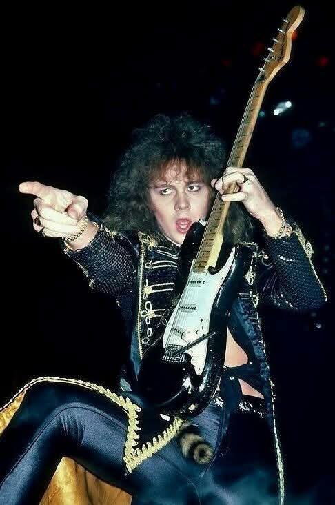OfficialRyuta's tweet photo. 王者Yngwie Malmsteen、1ランクダウン22位。んむむ、新曲も先行公開。
9月頃の来日公演は、両日共にチケットGet。11月の新作もスーパー楽しみである。
#PowerRockToday #PRT #GrandCountdown #Yngwie https://t.co/6n1DrGyP1s