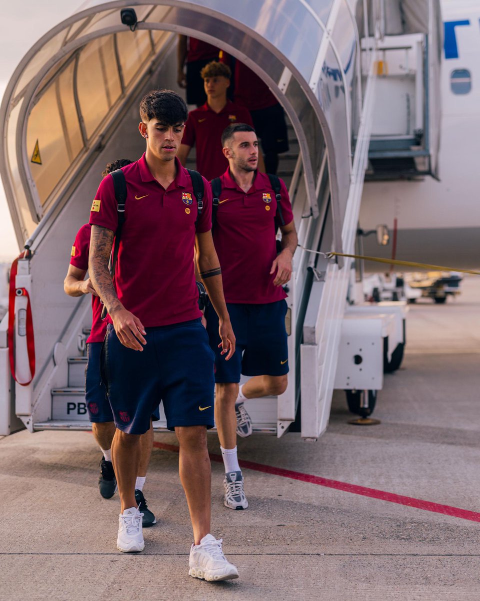 FCBarcelona_es's tweet photo. Ahora, rumbo al hotel. https://t.co/tuu4luUa7W