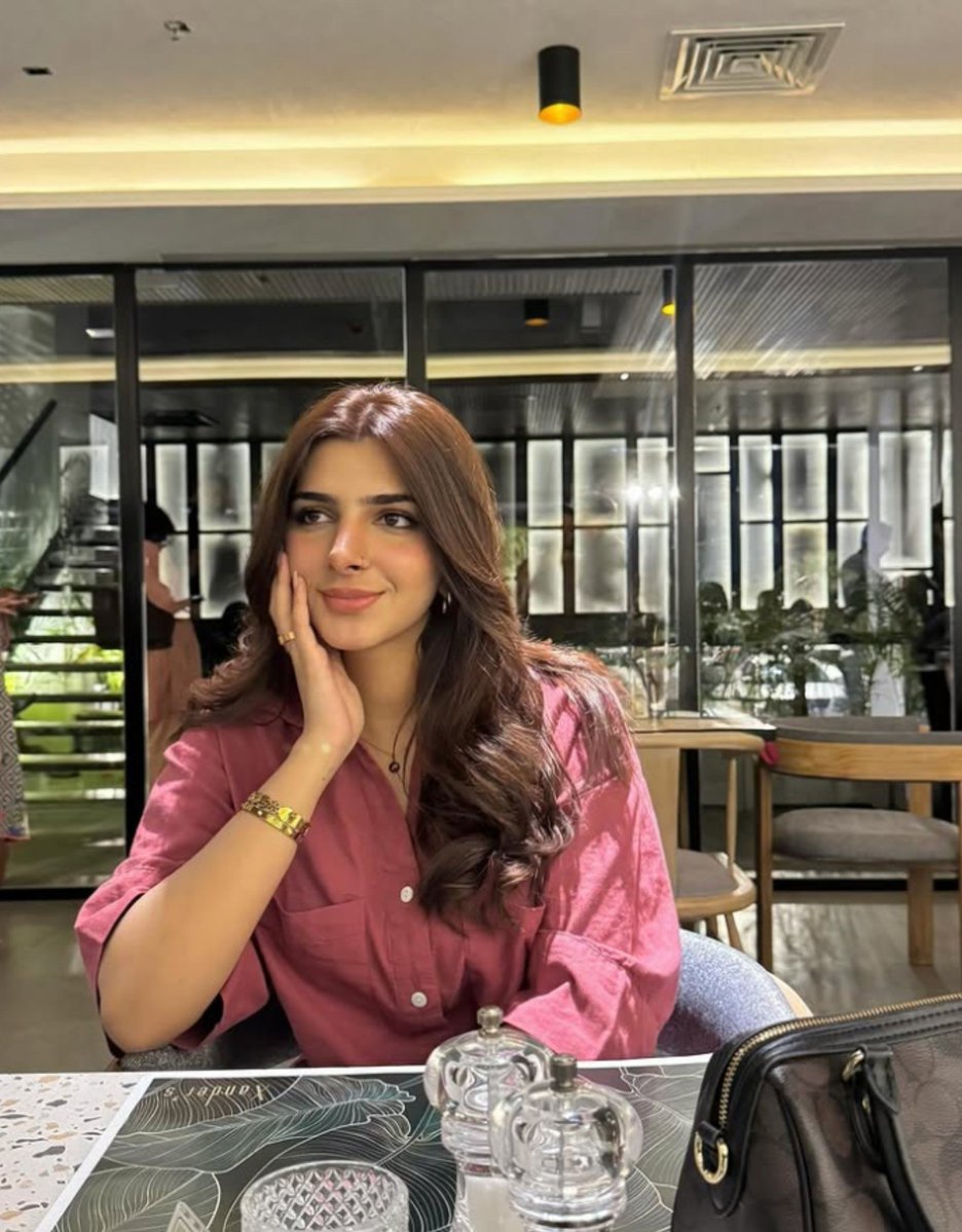 Vaneezasatta's tweet photo. Would you like to date me🤗?? https://t.co/5Hman6FSPT