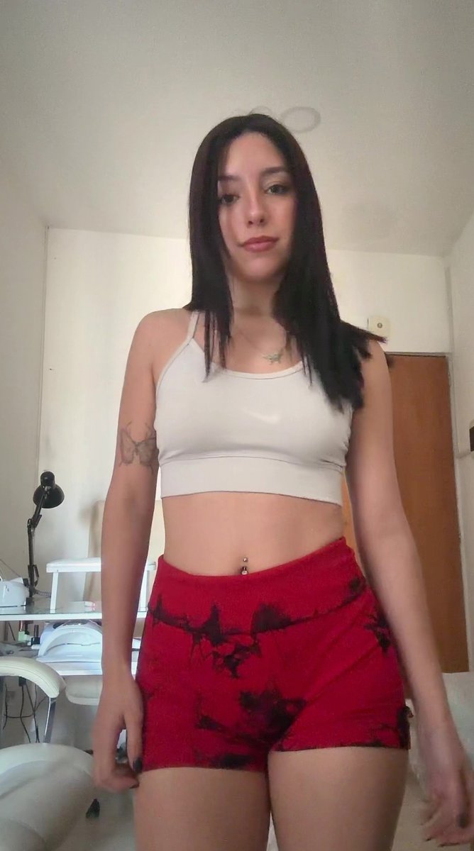 lovepeachy9's tweet photo. channeling major main character energy today ✨👑 https://t.co/5Ps3rYxueg