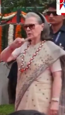 ChelurNira33167's tweet photo. @desishitposterr Such Hatefully Intolerant VILENESS!
She said NO!
Then She Screamed STOP!!
Then started Angry Gesticulation to STOP again!!
And stood like a Statue with an Evil Aura of Hate,Anger and Contempt!
ALL FOR "VANDE MATARAM"!!
She is a Vatican-Sharia-Crypto-Version of Owaisi!!
🤬🤬😡😡 https://t.co/fz4vfQ8KqA