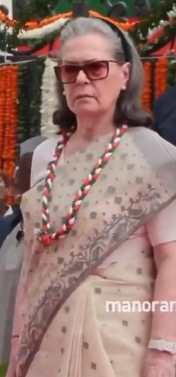 ChelurNira33167's tweet photo. @desishitposterr Such Hatefully Intolerant VILENESS!
She said NO!
Then She Screamed STOP!!
Then started Angry Gesticulation to STOP again!!
And stood like a Statue with an Evil Aura of Hate,Anger and Contempt!
ALL FOR "VANDE MATARAM"!!
She is a Vatican-Sharia-Crypto-Version of Owaisi!!
🤬🤬😡😡 https://t.co/fz4vfQ8KqA
