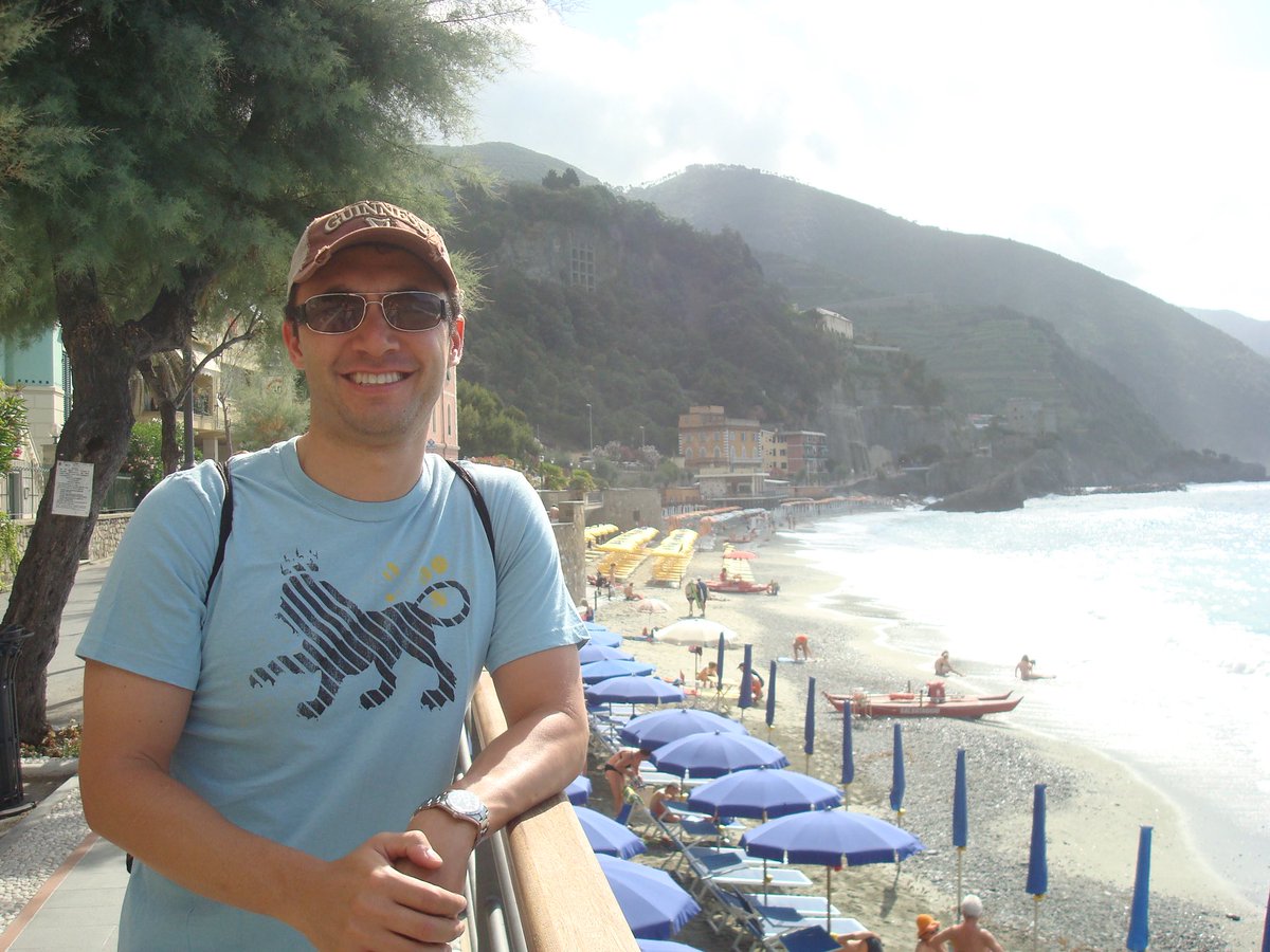 ChuckThompsonX's tweet photo. @LUVO786 Beautiful seaside towns #CinqueTerre #Italy Can’t wait to go back @mizzpaty ⛵️🇮🇹🍷 https://t.co/h5AjYMMdPg