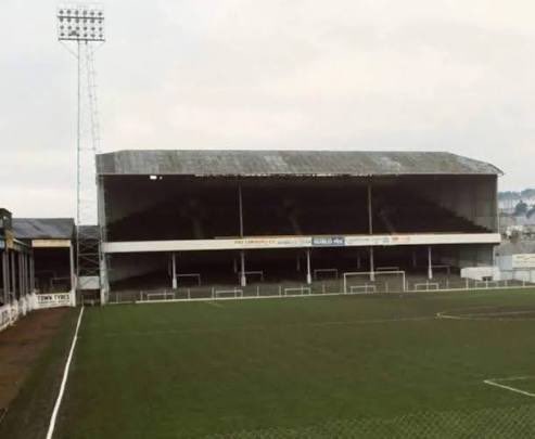 grndtudge's tweet photo. 🏟️16
Vetch field 
@SwansOfficial 0 @WBA 0
Can’t find highlights anyway and pictures are hard to find 
Would be back in the playoffs at the end of the season
If anyone has any photos be grateful (of this game) https://t.co/dVteZTUylA