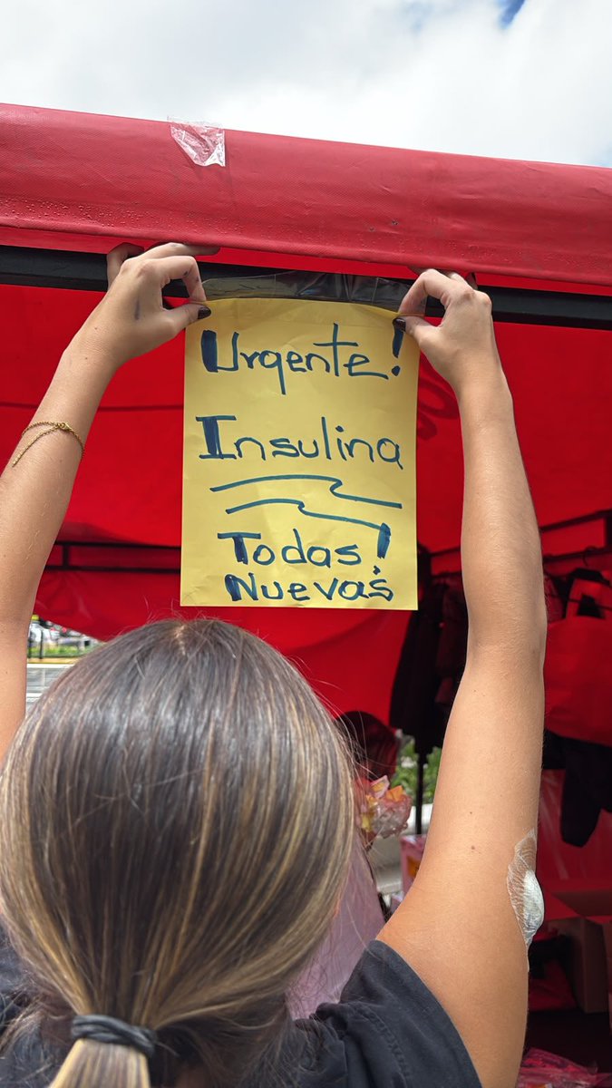 Carolina_tipo1's tweet photo. Por favor, en Bogota pueden dejar insulinas SIN USO en el punto acopio de Unicentro, también medicamentos para diabetes tipo 2, hipertensión, etc @CamiloPrietoVal @DrBarbuchas @JavierDlacuadra @RonnySuarez_ @ElNutriDice @AnaVesga_G https://t.co/PyWRwIY2K9