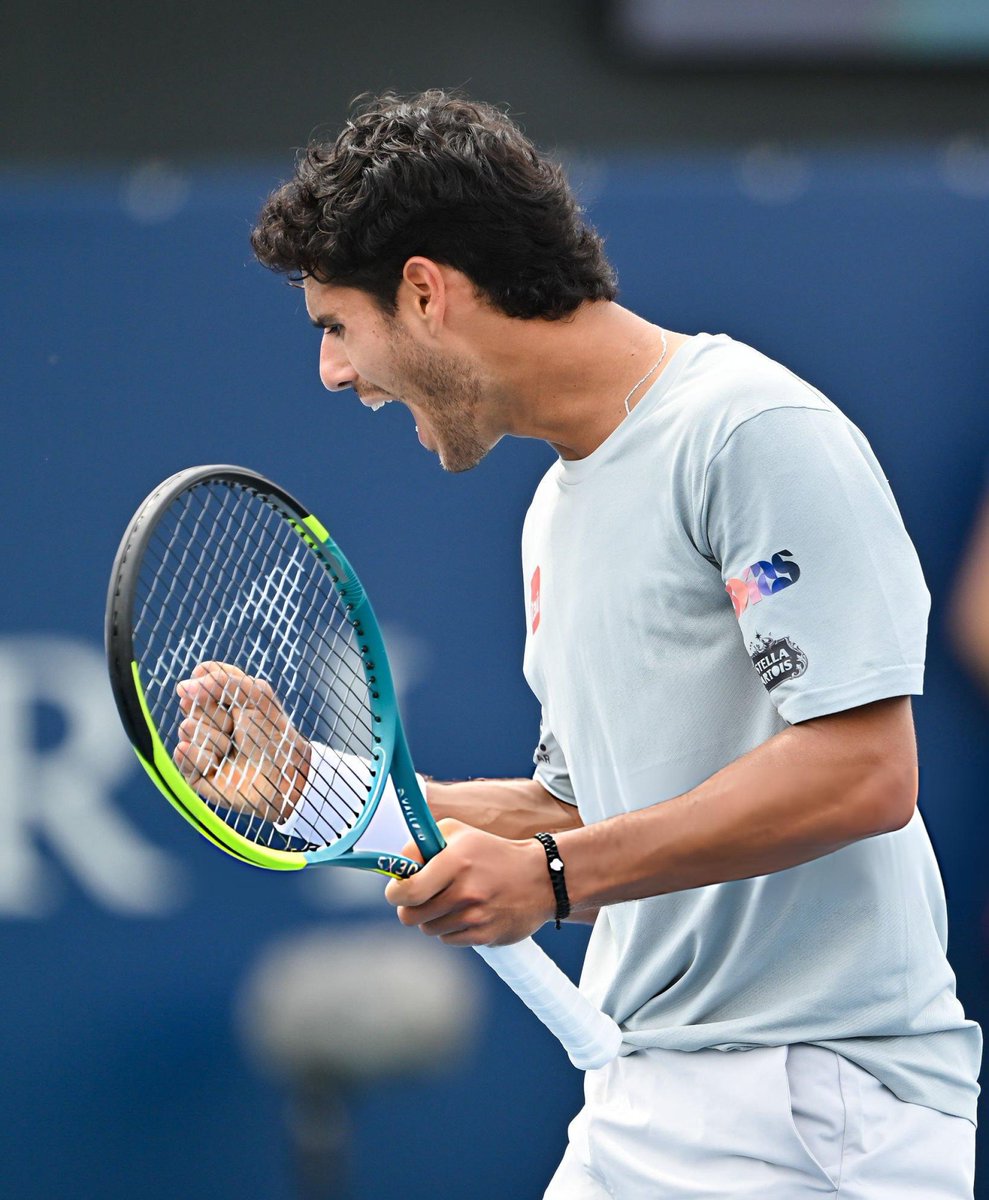 Tiempodetenis1's tweet photo. 💪 ¡QUÉ TRIUNFAZO, POR FAVOR!

Daniel Vallejo derrotó a Valentin Vacherot por 6-3 y 6-3 en segunda ronda del Masters 1000 de Cincinnati.

🇵🇾 DE PARAGUAY AL MUNDO. https://t.co/wRgs7AXFRU