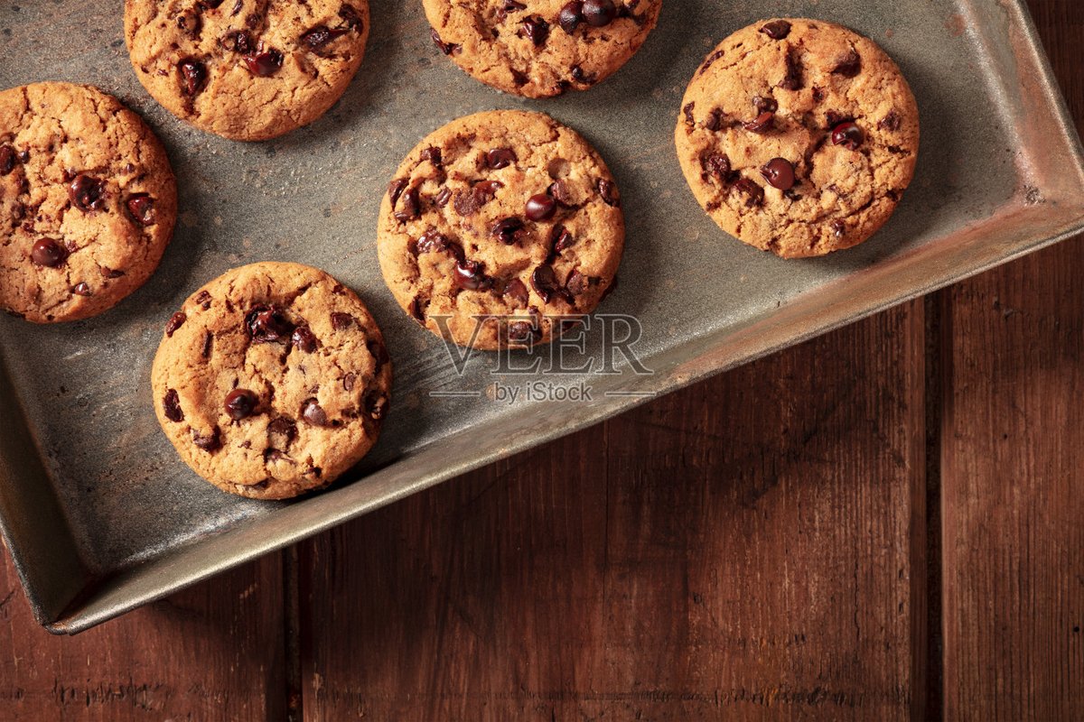 yuioprex's tweet photo. Just spent a cozy Sunday baking chocolate chip cookies from scratch—warm, gooey, and perfect with a cold glass of milk. Nothing beats the simple joy of mixing dough and seeing happy faces when they come out of the oven! https://t.co/GE2qTTlnog