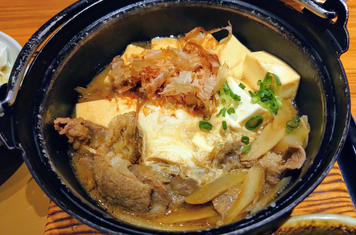 000starask's tweet photo. 夕食は久しぶりのやよい軒！✨️

牛肉豆腐定食！✨️唐揚げ付き！✨️

ぶっちゃけ味濃いかと思ったら以外と
マイルドで優しい味！✨️暑い夏でも鍋も美味いな〜！✨️

そして…お盆休みも今日でラスト💦
長いようであっという間💦 https://t.co/I8POpUSTxH