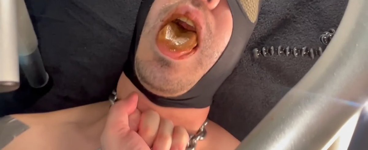 flushitnow's tweet photo. Fuck yeah 😎, brown tongue 👅 just after flushing 🤤 #scat https://t.co/x1xmYI15ah
