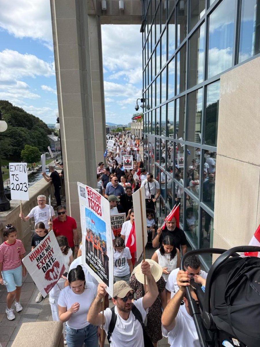 OzgulToprakEray's tweet photo. Behind every TS2023 name is a person with skills, experience and dreams.

We are nurses, teachers, engineers, entrepreneurs, workers, parents and professionals.

We are already contributing. Let us continue.

#ExtendTS2023 #MarchToOttawa #Ozlem https://t.co/wt4Zb2p6cX