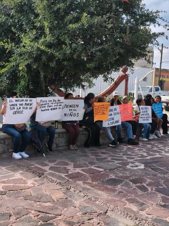 N79news's tweet photo. 💧 #SLP | Conagua clausura seis pozos irregulares en Catorce
🔗 https://t.co/3rQoBIXwgt
#SanLuisPotosí #Catorce #Conagua #Agua #MedioAmbiente #Acuífero #N79News https://t.co/kdTrUxO3D5