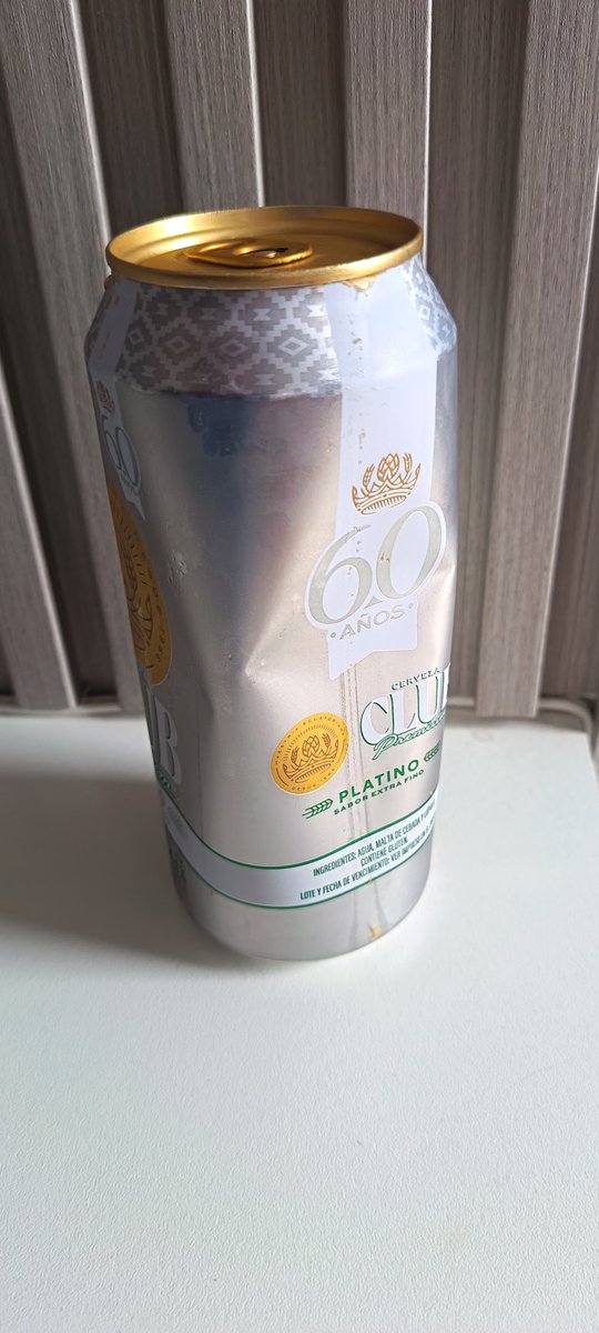JonathanRA82744's tweet photo. Alguien podría comentar porque la lata en la refri se deformó. No sufrió golpes previos salió de la funda directo a refrigeración. #clubplatinium @ClubPremiumEc https://t.co/lnWUBZjbms