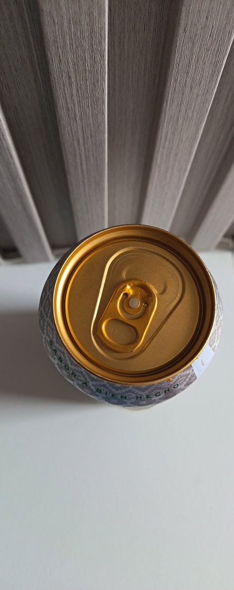 JonathanRA82744's tweet photo. Alguien podría comentar porque la lata en la refri se deformó. No sufrió golpes previos salió de la funda directo a refrigeración. #clubplatinium @ClubPremiumEc https://t.co/lnWUBZjbms