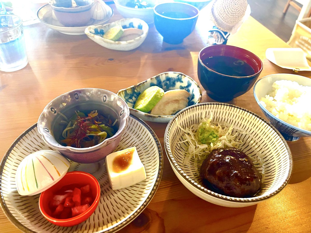 diekusee96's tweet photo. 友達とご飯行ってきた
色々話せて楽しかった♡
推しキャラのお人形触らせてもらって、韓国のアイドルについて色々教えてもらった〜 https://t.co/ijpepFlNB6