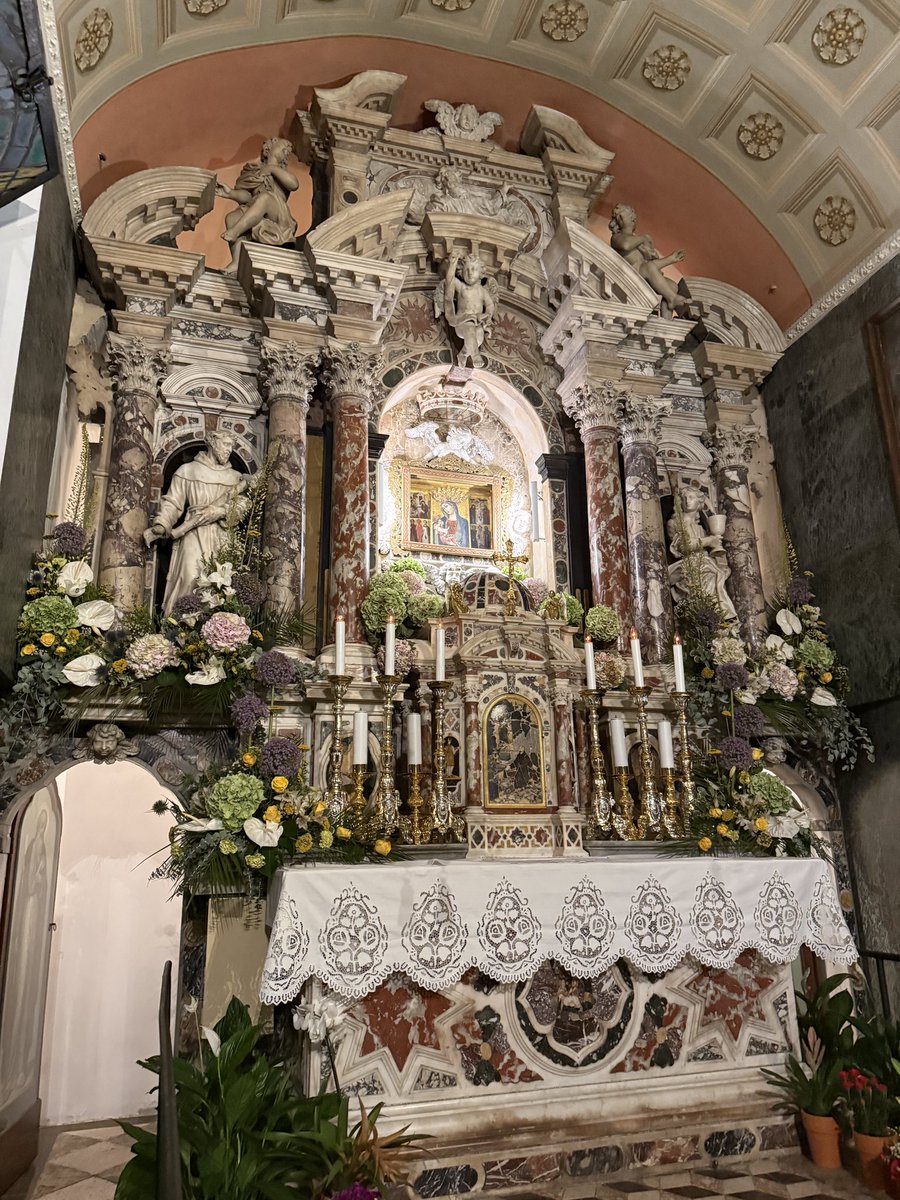 mkundek's tweet photo. Došla sam odmoriti na trenutak 🙏#trsat https://t.co/ZVy6wUKdMF