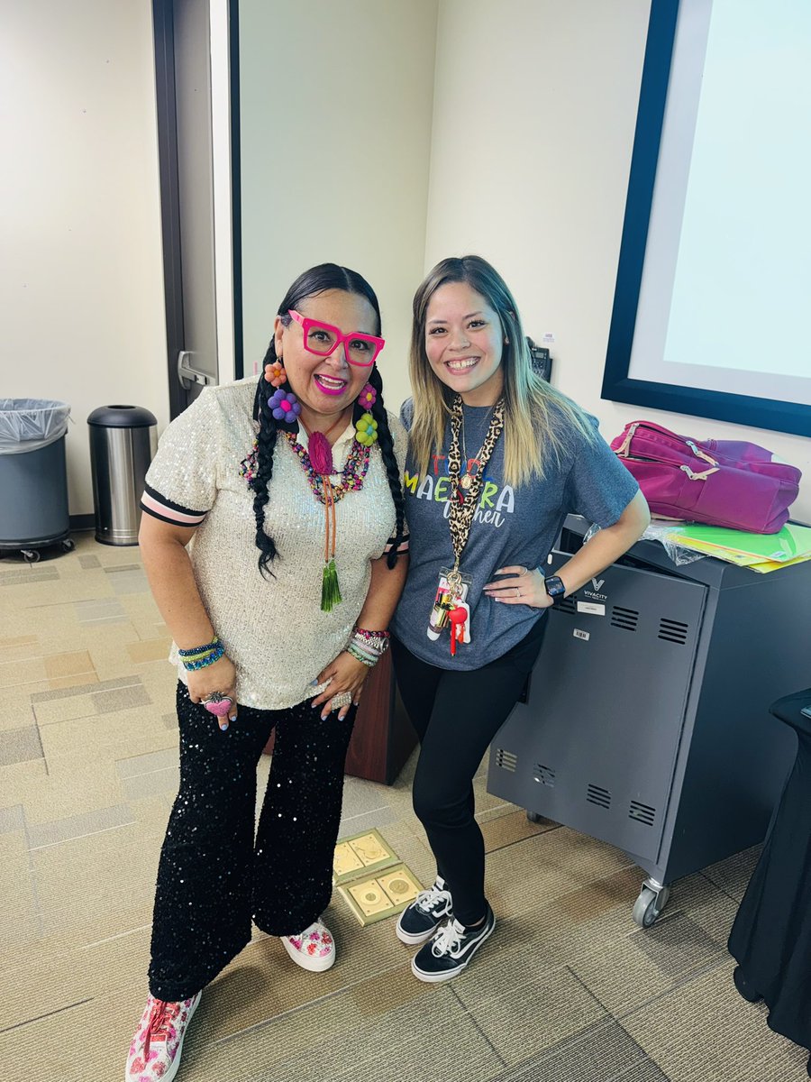 MsOliveros26's tweet photo. Saturday well spent! 💕📚 Great learning with Dr. ET today on high-impact strategies for multilingual learner success. Excited to bring these takeaways back to my TWDL classroom! ✨

#MultilingualLearners #AlwaysLearning  @teachbernieb @DrETontheBorder https://t.co/Pwa4yxLK9R