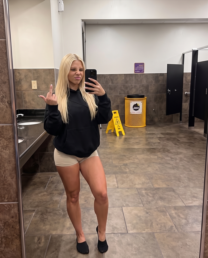 BrattySkyee's tweet photo. did you look at my socks first? https://t.co/ZllhRAyqQ2