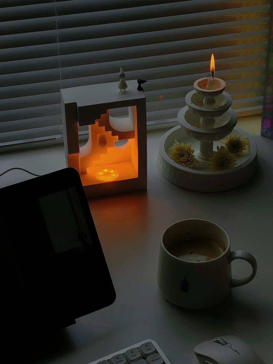 SamonyOnysam's tweet photo. Transform your desk into a tiny productivity hub – add a potted succulent, a sticky note planner, and a wireless mouse, small touches that keep work fresh and focused!， https://t.co/dkOcwhH1sf