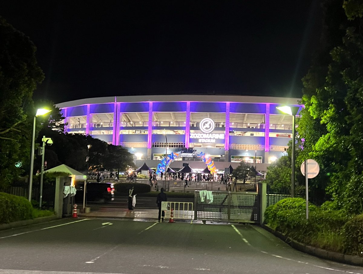 ay05410's tweet photo. MCあっさりでちょっと寂しかったけどトリじゃないBUMPさん新鮮でした
久々の花道 横で拝めて幸🙏🏻
少し降られたけど雨も心配してるほどじゃなく最後まで楽しめたから良かった(◜ᴗ◝ )
#サマソニ
#SUMMERSONIC
#BUMPOFCHICKEN https://t.co/6ekwlJQ9c7