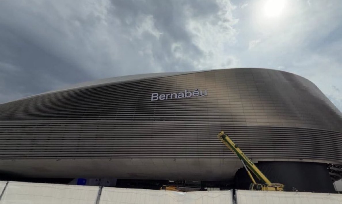 madridblaugrana's tweet photo. 🚨No se ha ganado un asiento 
🚨De 575M€ a 1379M€
🚨Era HERMOSO,ahora HORROROSO 
🚨NO se pueden dar CONCIERTOS
🚨El hipogeo DESTROZA el césped
🚨 El TECHO CREA UN EFECTO INVERNADERO HORRIBLE
🚨HAN QUITADO EL NOMBRE Y ESCUDO

💣EL SANTIAGO BERNABÉU,LA CHAPUZA DEL SIGLO💣 https://t.co/gSMLEkyJKj